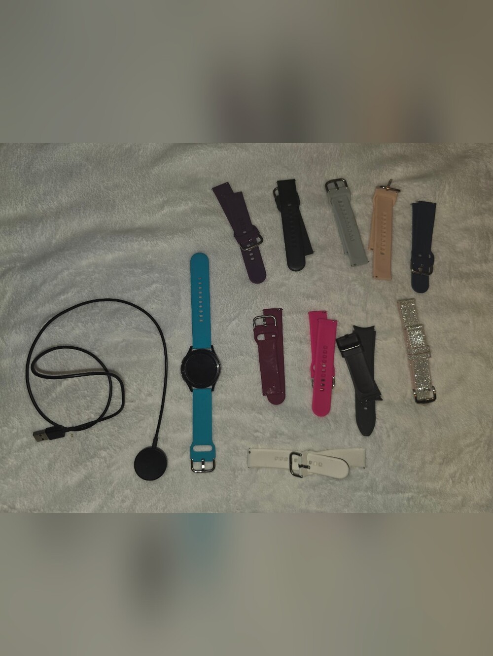 Samsung Smartwatch With Interchangeable Bands And Charger